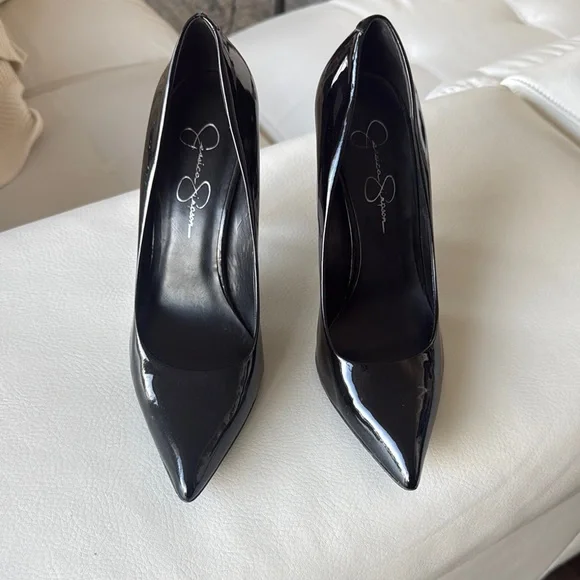 Jessica Simpson Black Heels with Pointed Toe and Stiletto Heel - Picture 1 of 3